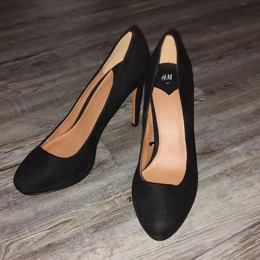 H&M  sexy black suede like heels Sz 9.5  NWOT 4.5" heel